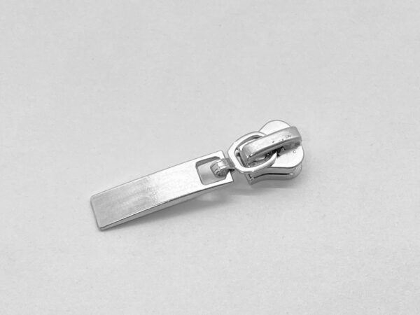 OFERTA DESLIZADOR PARA CIERRE NYLON 5(6mm) PALITO PLANO X 100u